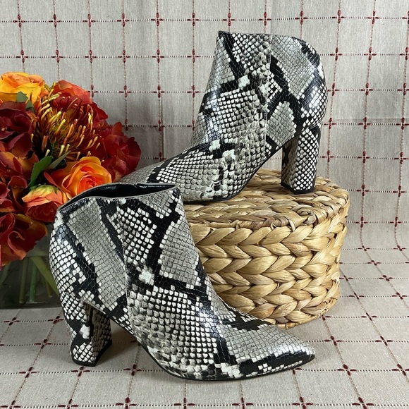 Marc Fisher Shoes - Marc Fisher “Unno” Snakeskin Embossed Ankle Boots Pointed Toe Heeled Bootie 6.5